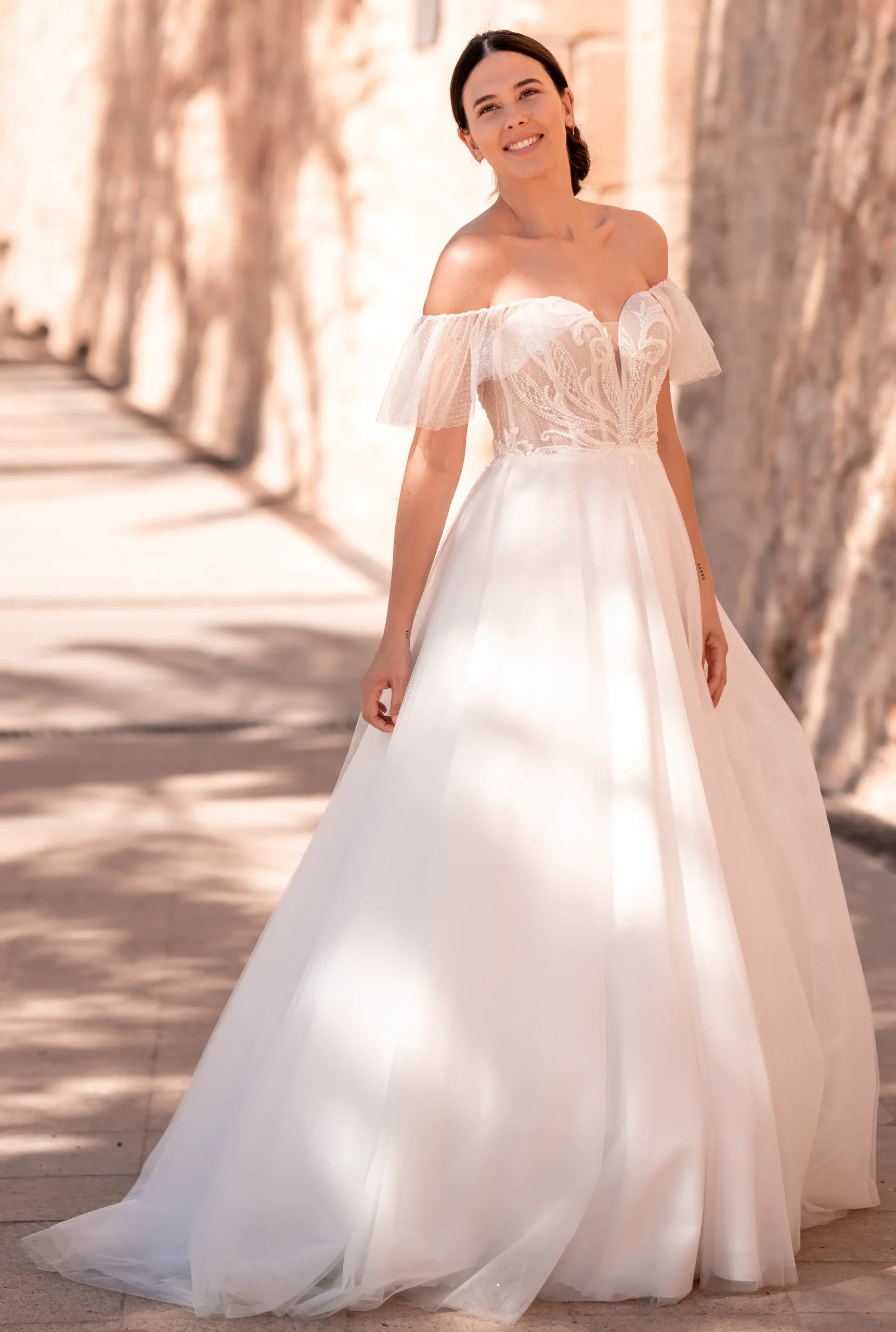Vestidos de novia clásicos y atemporales en Alicante Almacén de la Novia
