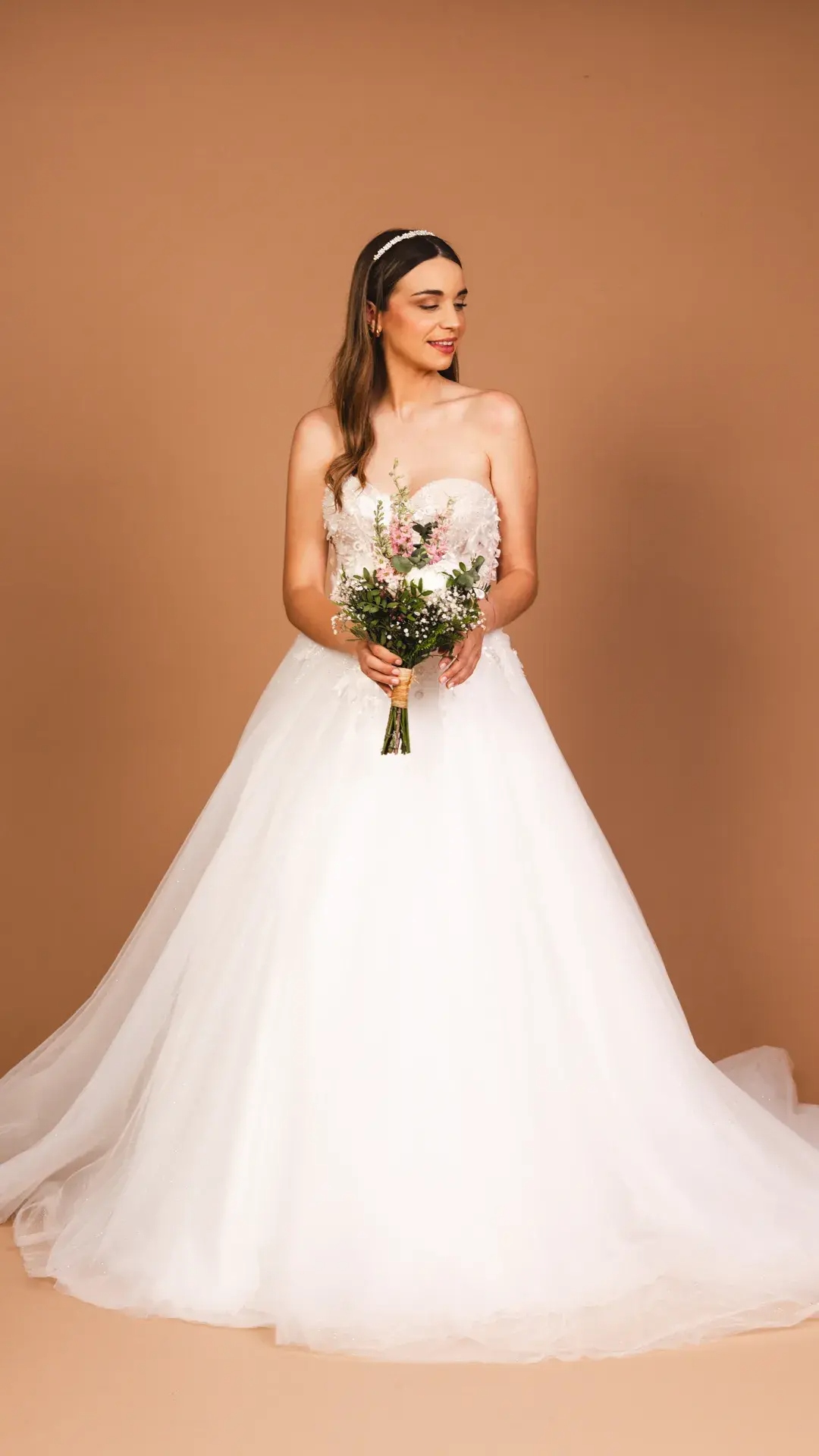 Almacén de la Novia especialistas en vestidos de novia corte princesa en Alicante