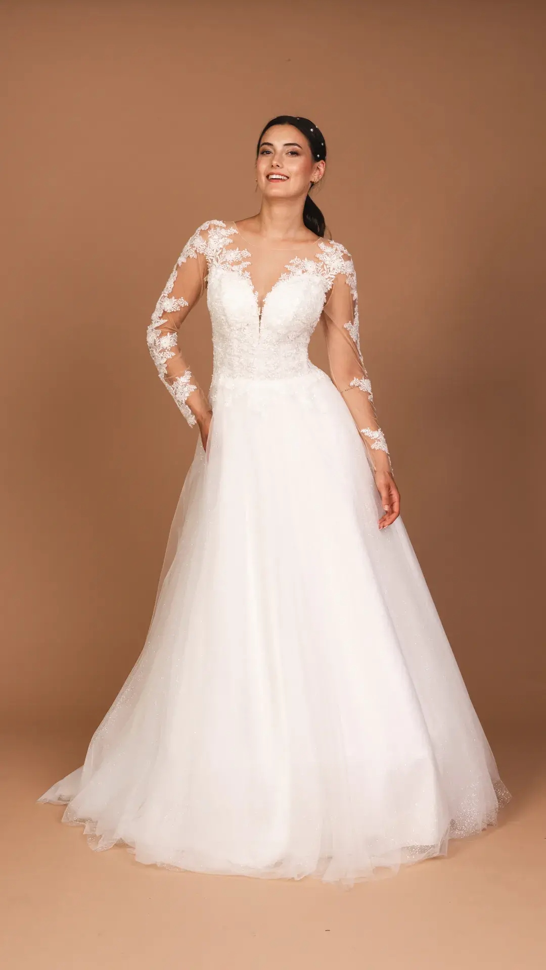 Tienda de novias en Alicante con vestidos de satén y encaje a precios accesibles